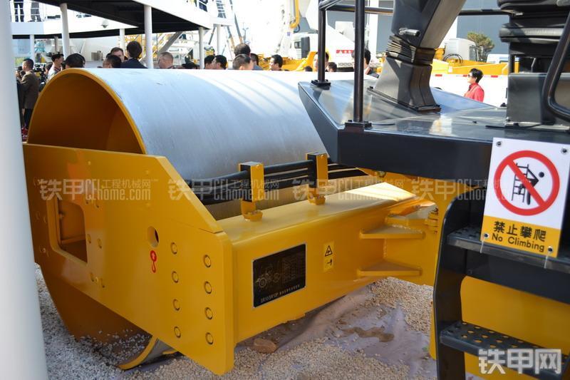 山推SR10压路机整机外观