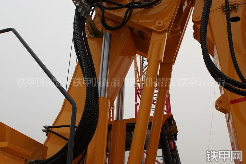 徐工XR260D旋挖钻整机外观