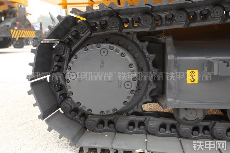 徐工XE215C挖掘机局部