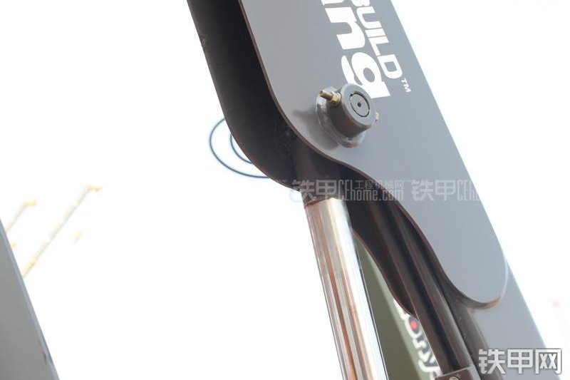 詹阳重工JYL3255-A滑移装载机整机外观