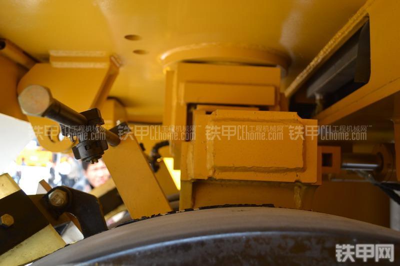 山推SR30T-3压路机整机外观