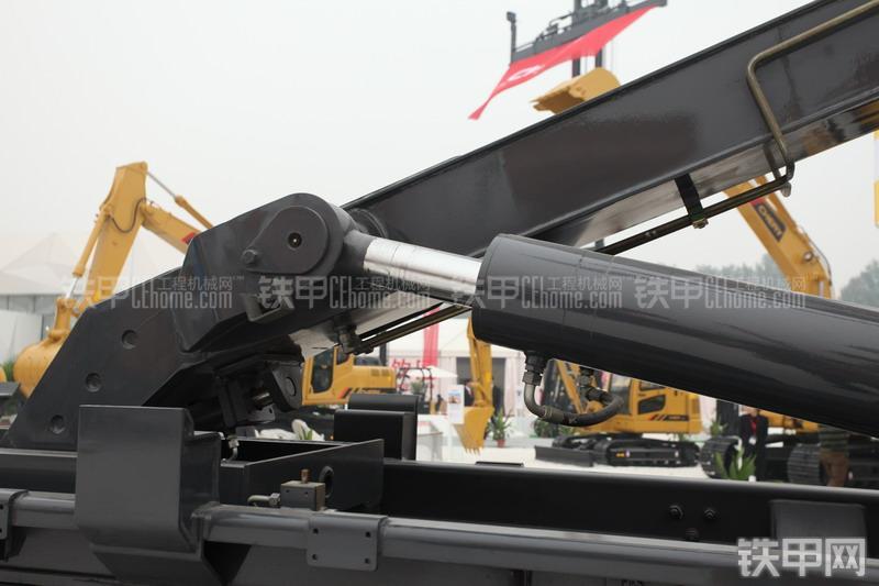 徐工SQZ600K起重机整机外观