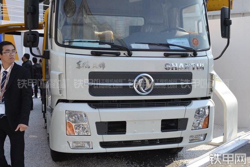 山推HLC5122THB-16I东风天锦车载泵整机外观