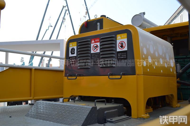 山推HLC5122THB-16I东风天锦车载泵整机外观