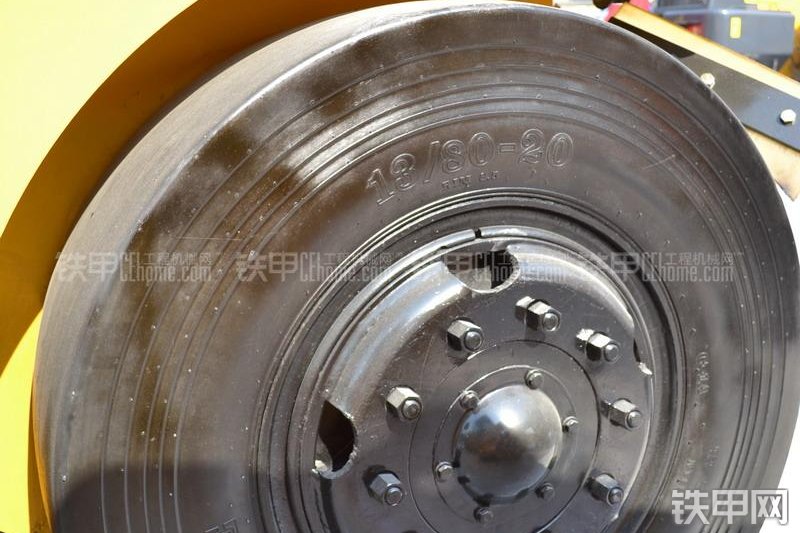 山推SR30T-3压路机整机外观