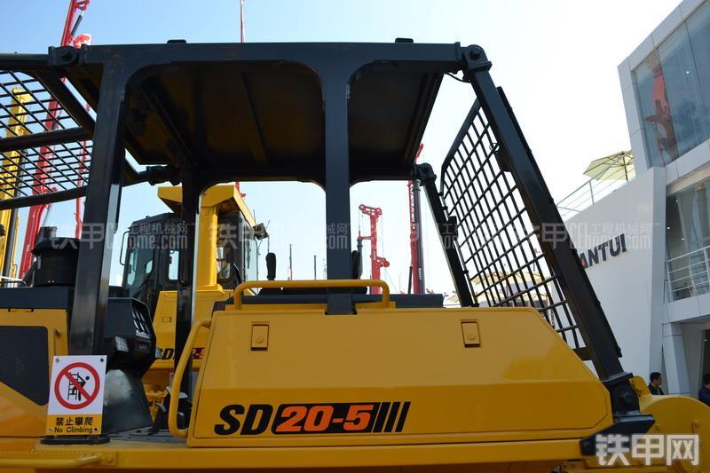 山推SD20-5推土机整机外观