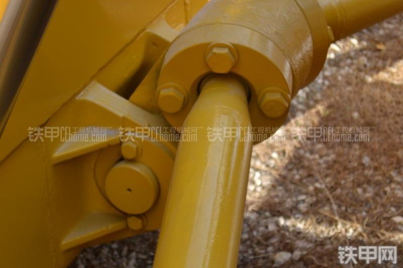 山推SD24-5推土机整机外观