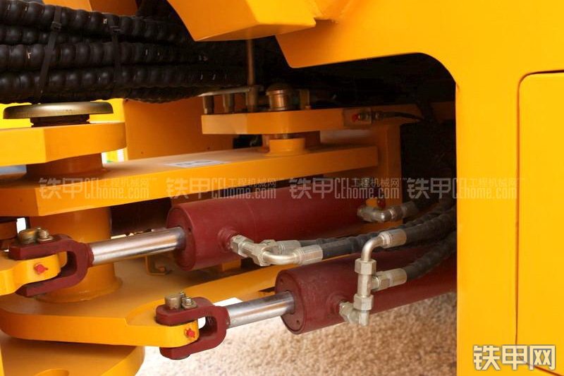 徐工XG142压路机整机外观