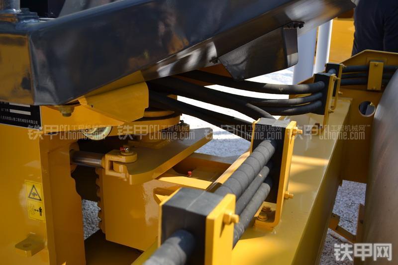 山推SR10压路机整机外观