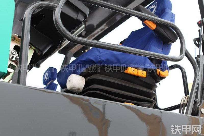 徐工RP953S沥青摊铺机整机外观