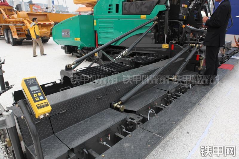 徐工RP953S沥青摊铺机整机外观