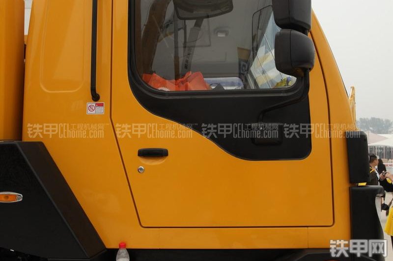 徐工QY160K起重机整机外观