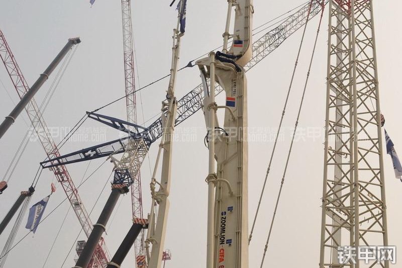 中联重科ZLJ5530THBK 63K-6RZ斯堪尼亚泵车整机外观