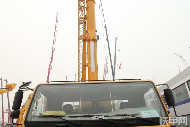 徐工QY160K起重机整机外观