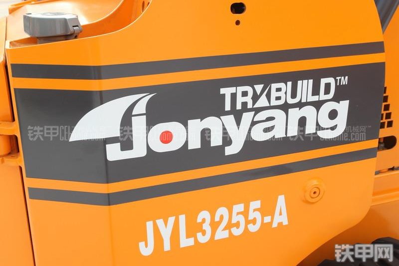 詹阳重工JYL3255-A滑移装载机整机外观