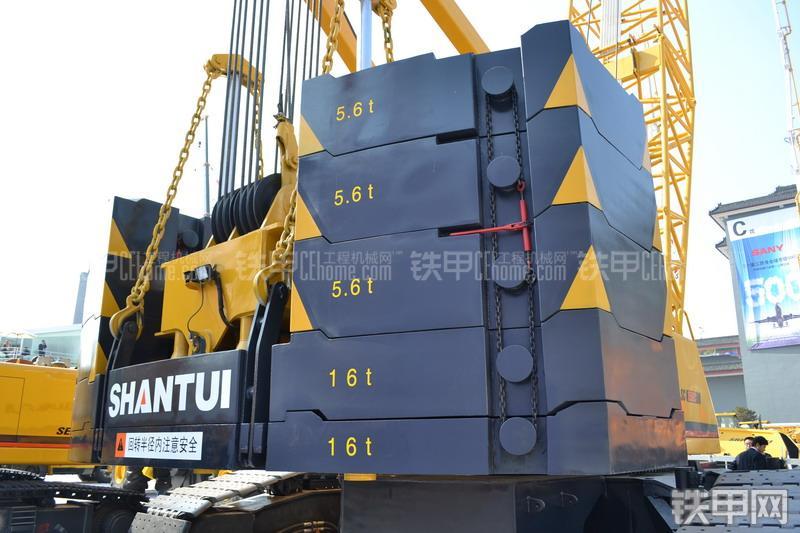 山推SC150C起重机整机外观