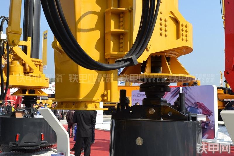 山推SER26旋挖钻整机外观