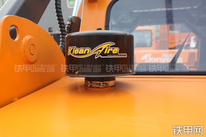 詹阳重工JYL3255-A滑移装载机整机外观