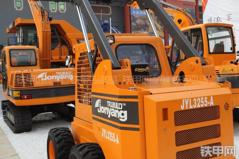 詹阳重工JYL3255-A滑移装载机整机外观