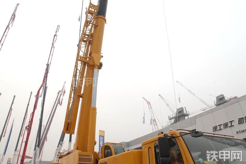 徐工QY160K起重机整机外观