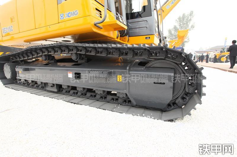 徐工XE215C挖掘机局部