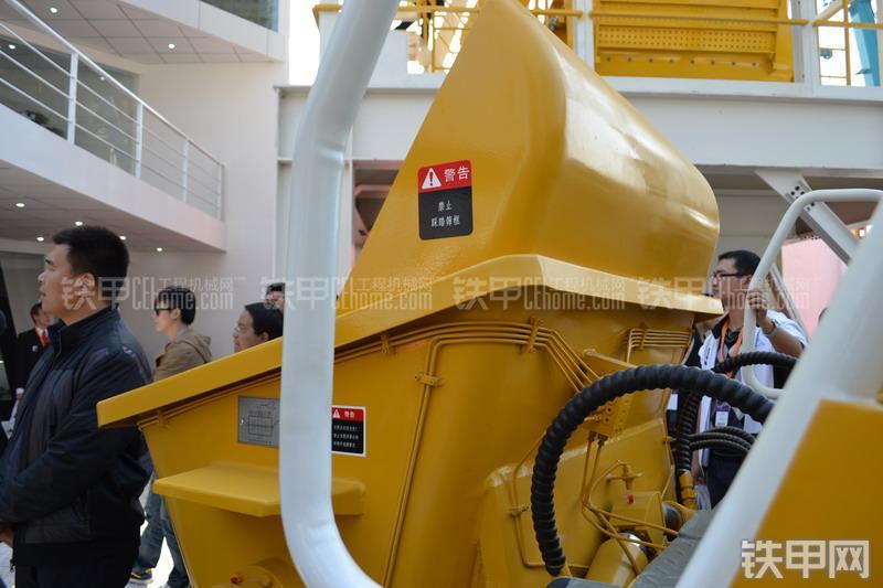 山推HLC5122THB-16I东风天锦车载泵整机外观