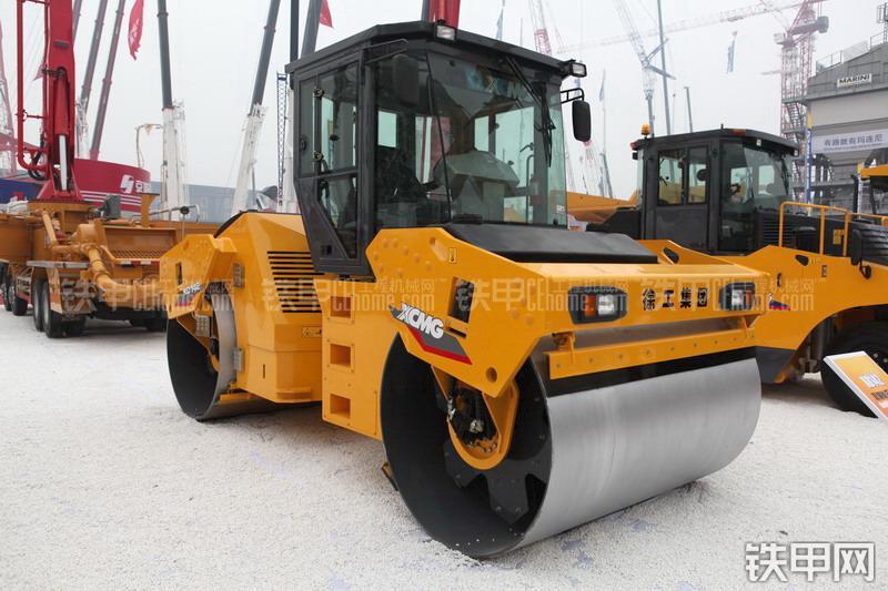 徐工XG142压路机整机外观