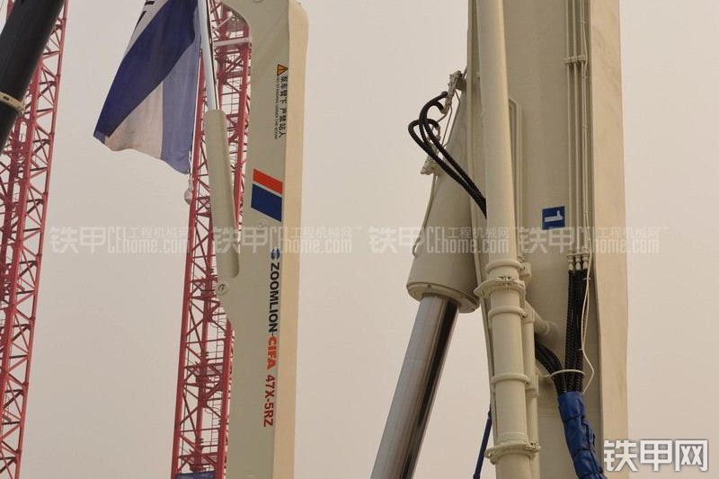 中联重科ZLJ5530THBK 63K-6RZ斯堪尼亚泵车整机外观