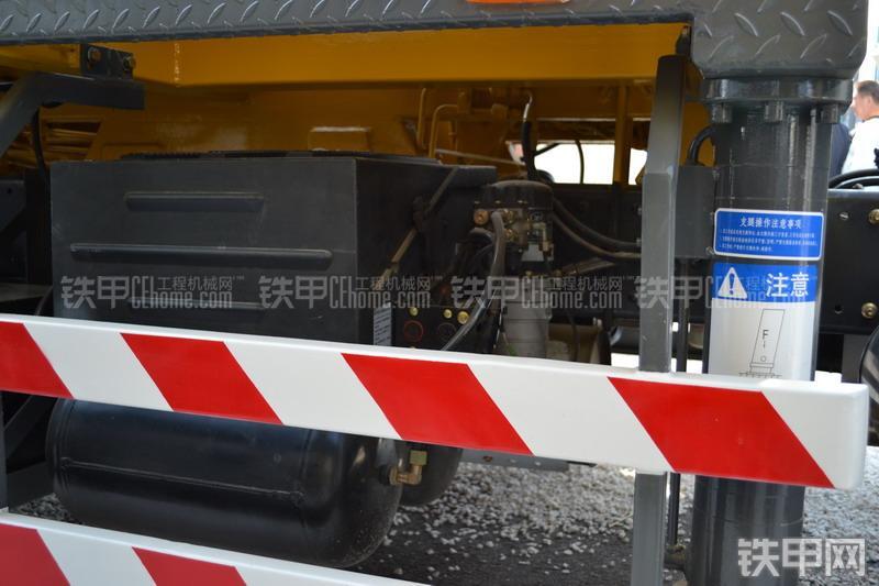 山推HLC5122THB-16I东风天锦车载泵整机外观