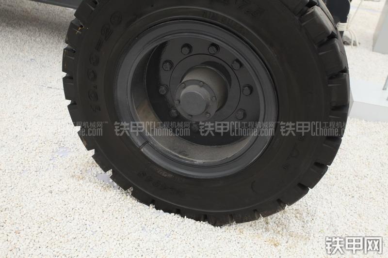 徐工GKS28E高空作业机械整机外观