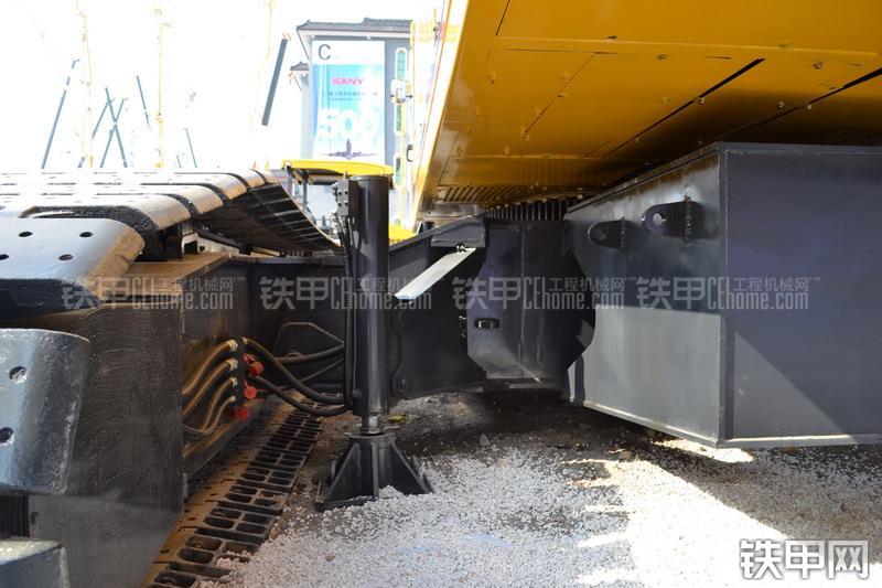 山推SC150C起重机整机外观