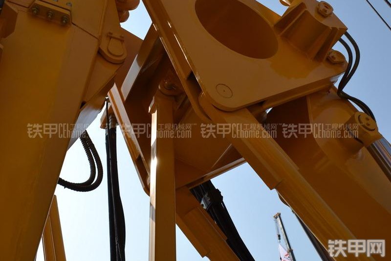 山推SER26旋挖钻整机外观