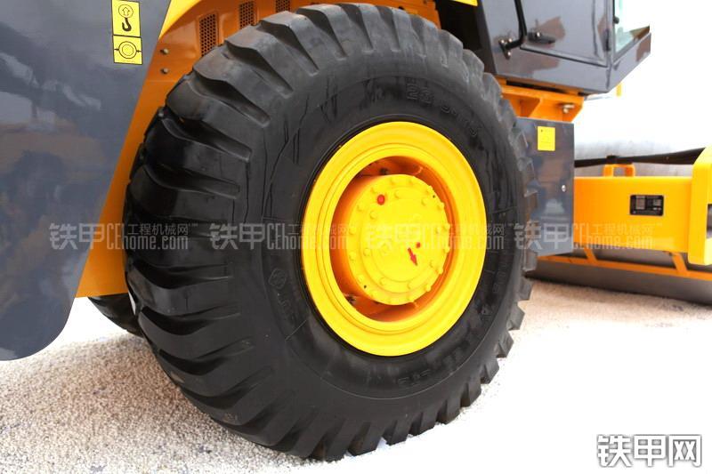 徐工XS262J压路机整机外观