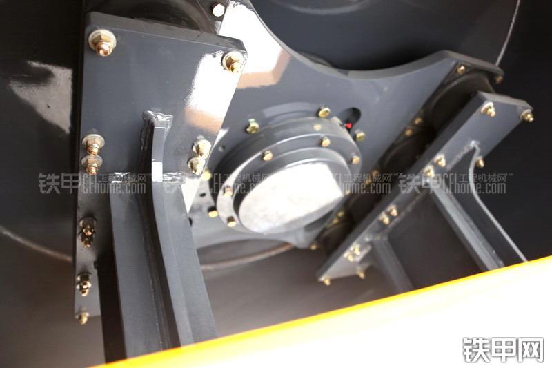 徐工XS262J压路机整机外观