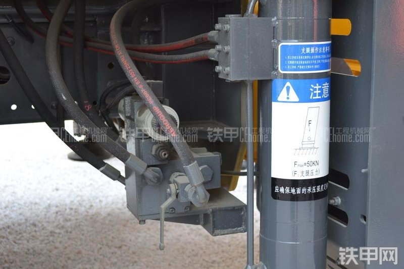 山推HLC5122THB-16I东风天锦车载泵整机外观