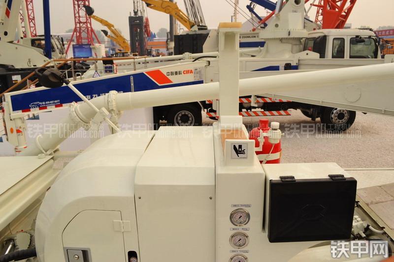 中联重科ZLJ5530THBK 63K-6RZ斯堪尼亚泵车整机外观