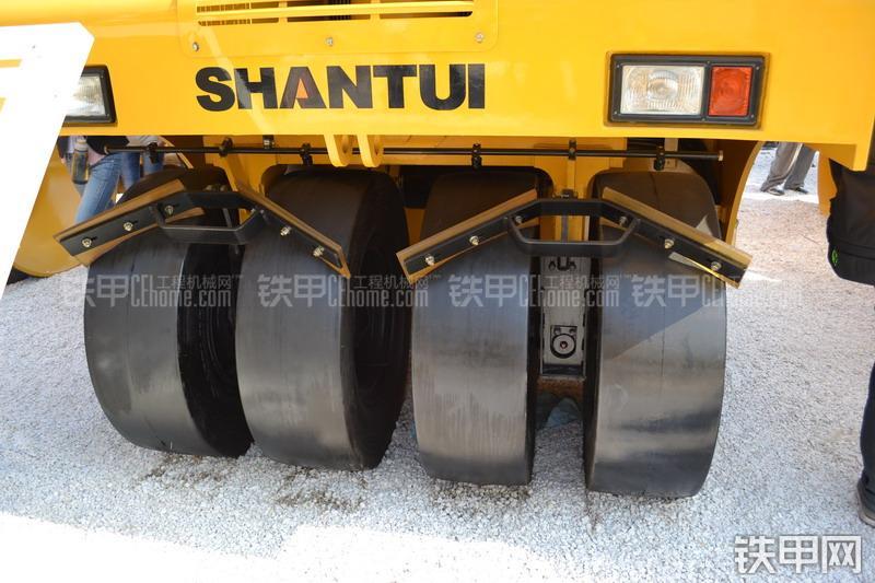 山推SR30T-3压路机整机外观