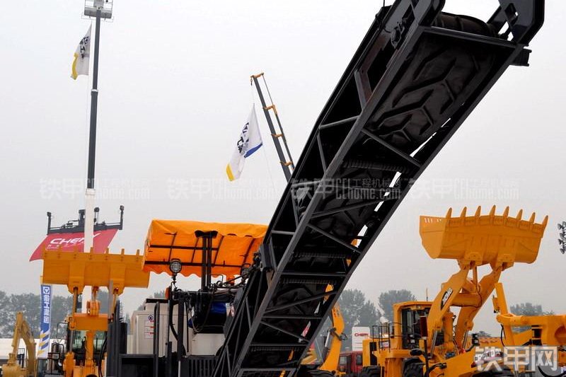 徐工XM101Q铣刨机整机外观