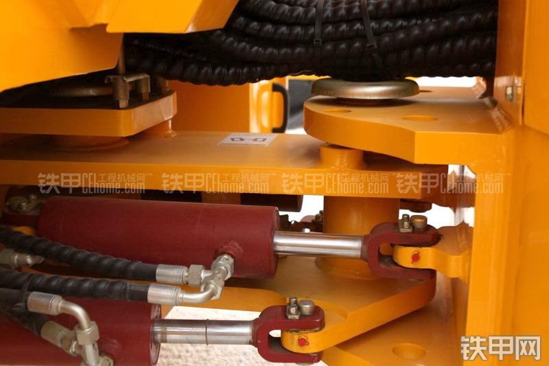 徐工XG142压路机整机外观