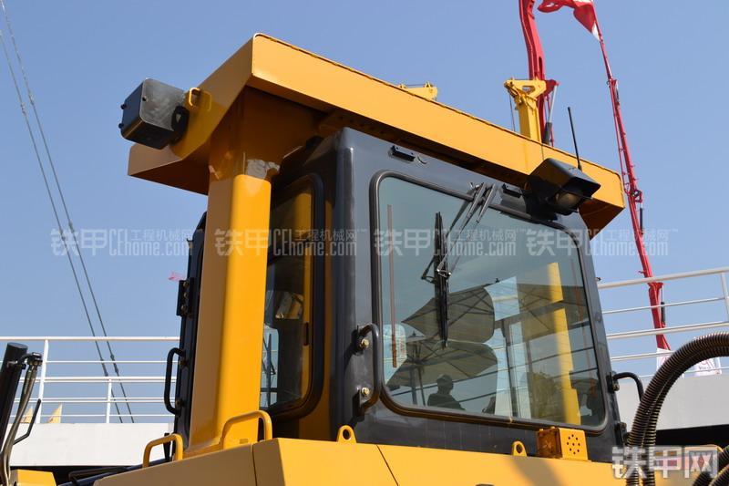 山推SD24-5推土机整机外观