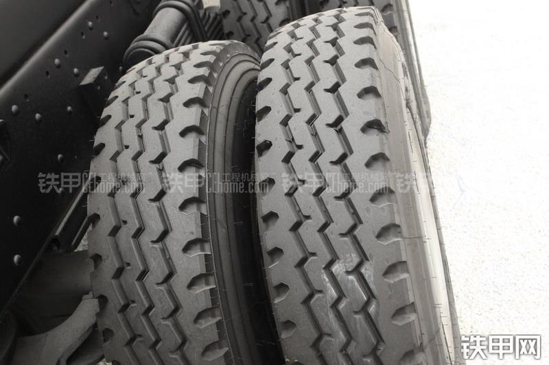 徐工SQZ600K起重机整机外观