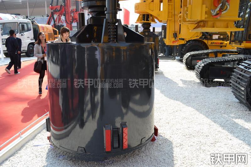 山推SER26旋挖钻整机外观