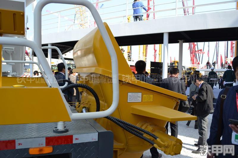 山推HLC5122THB-16I东风天锦车载泵整机外观