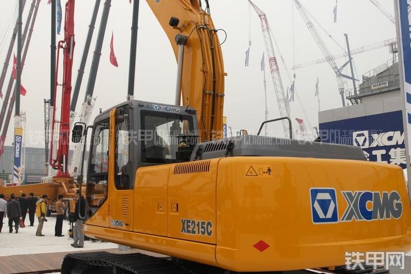 徐工XE215C挖掘机整机外观