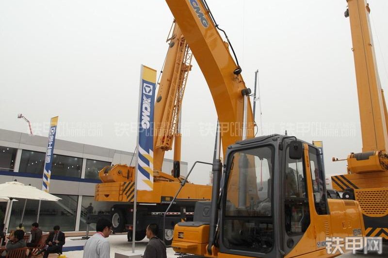 徐工XE215C挖掘机整机外观