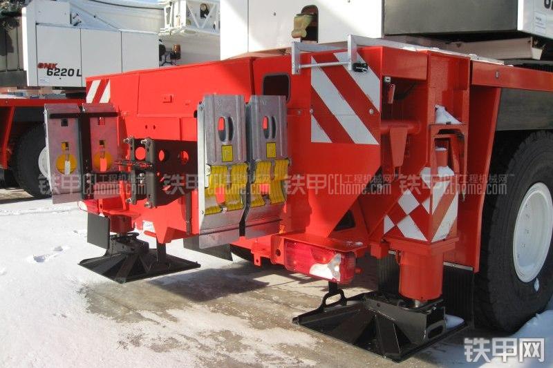马尼托瓦克GMK6220-L起重机局部