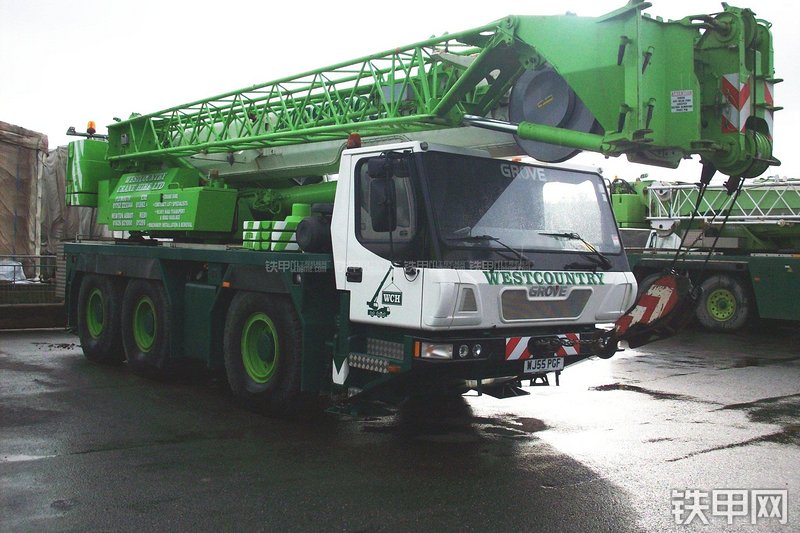 马尼托瓦克GMK3055起重机整机外观