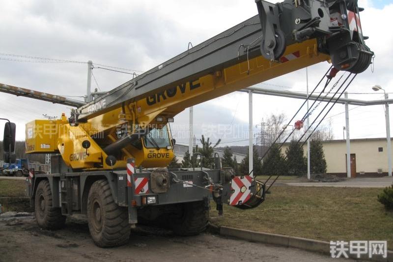 马尼托瓦克RT530E-2起重机整机外观