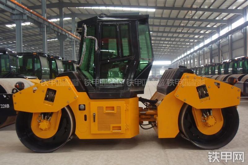 洛阳路通LTC212全液压压路机整机外观