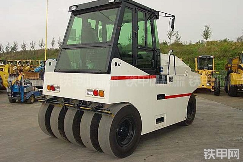 洛阳路通LTP1016H压路机整机外观